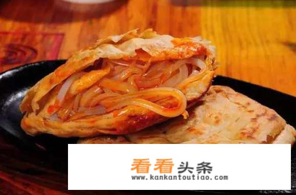 锅盔凉粉是哪个地区的特色小吃？
