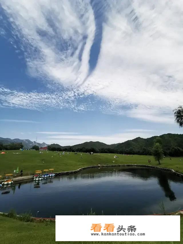 本人想带老爹老妈十一自驾游北京周边，有哪些景点适合腿脚不便的老人？