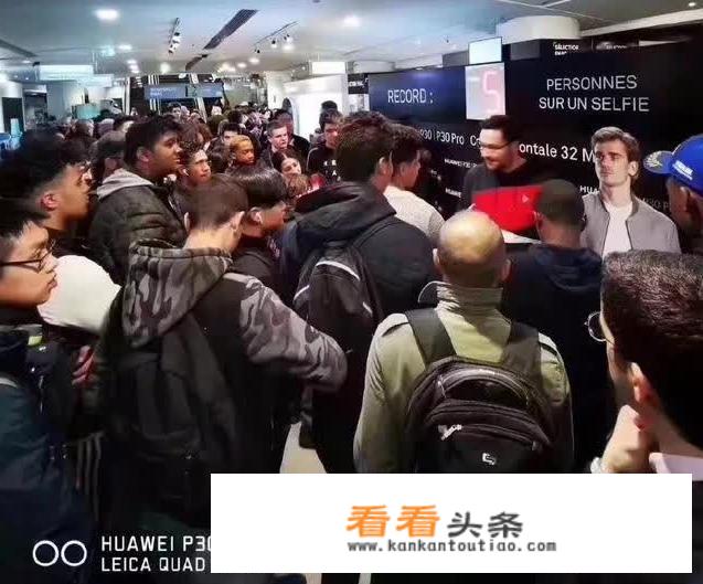 怎么看待如今外国人开始排队买中国的华为手机呢