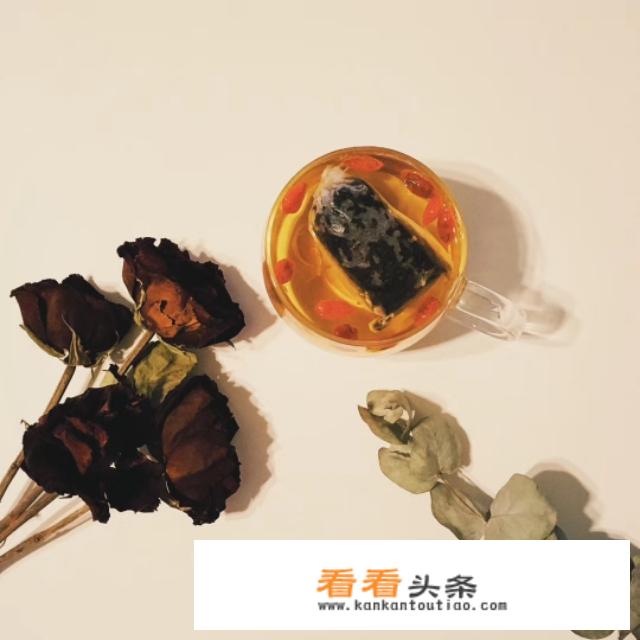 女生经常喝什么茶有助于降脂减肥呢？绿茶？红茶？乌龙茶？铁观音？求一个专业点的解答