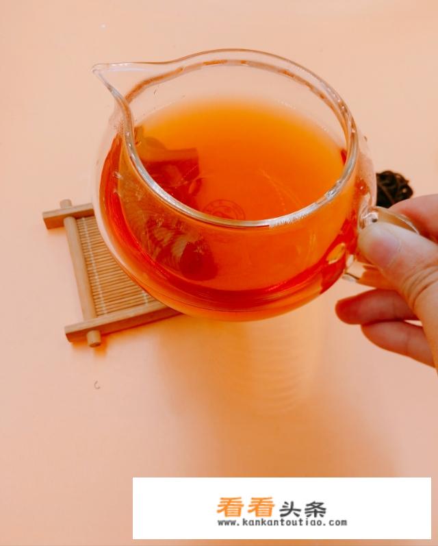 女生经常喝什么茶有助于降脂减肥呢？绿茶？红茶？乌龙茶？铁观音？求一个专业点的解答