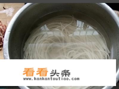 过桥米线怎么吃，吃法步骤是什么