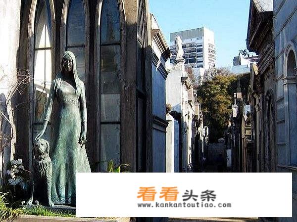 你最想去国外哪个国家生活、游玩，为什么