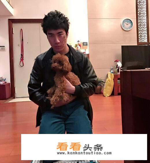 LOL骚男离婚细节曝光，媳妇不做饭，天天吃外卖，游戏充值100元惨遭毒打，你有何看法