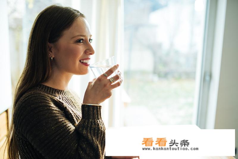 喝水减肥法有没有效?减肥到底每天喝多少水呢