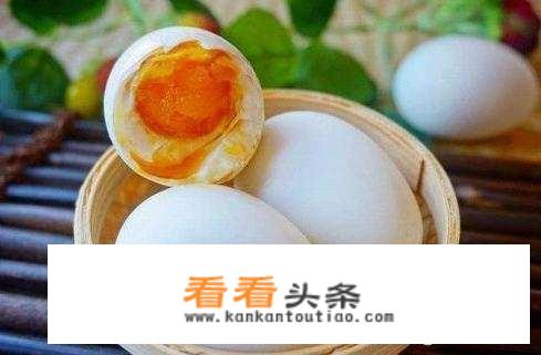 煮白鸡蛋和腌鸡蛋哪个更有营养