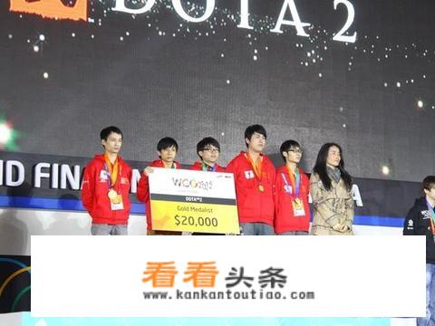 电竞世界冠军沦为“职业小偷”，三年行窃100多次，赃款达50万RMB以上，如何评价此事