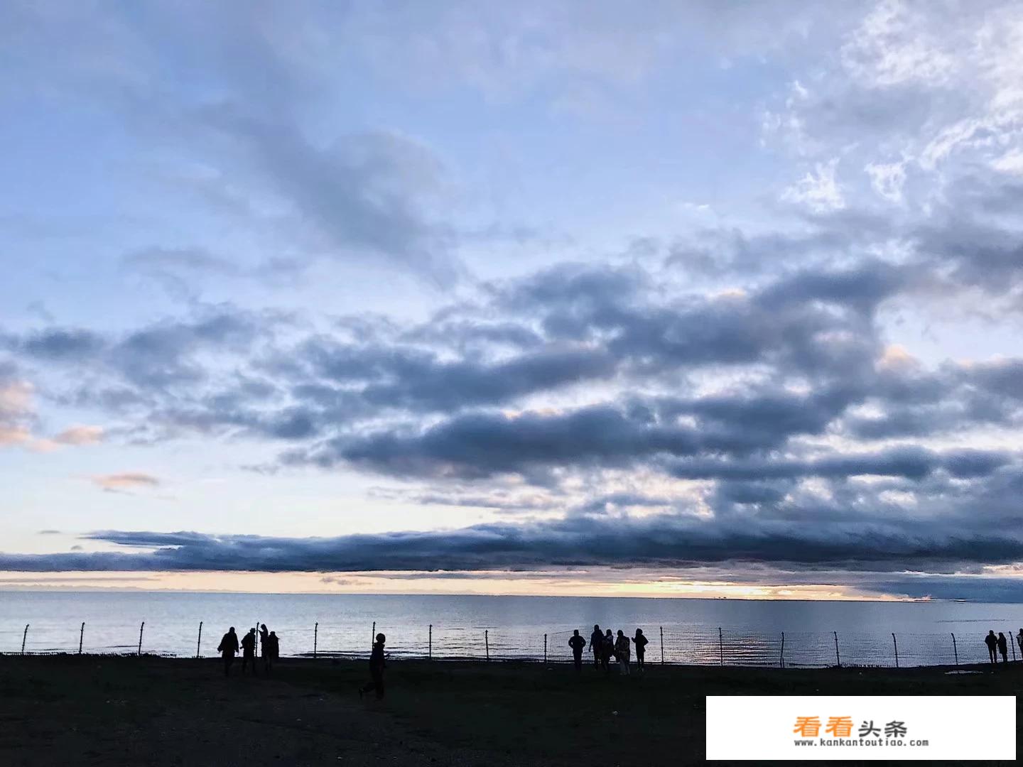 青海和青岛哪个地方更好玩一些呢，可以给一些建议吗