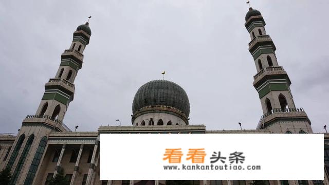 青海和青岛哪个地方更好玩一些呢，可以给一些建议吗