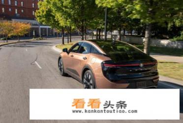 丰田皇冠商务车落地什么价