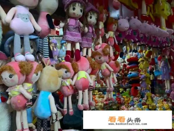 为什么很多自媒体在自己的视频后面要推荐一款叫做龙城霸业的游戏