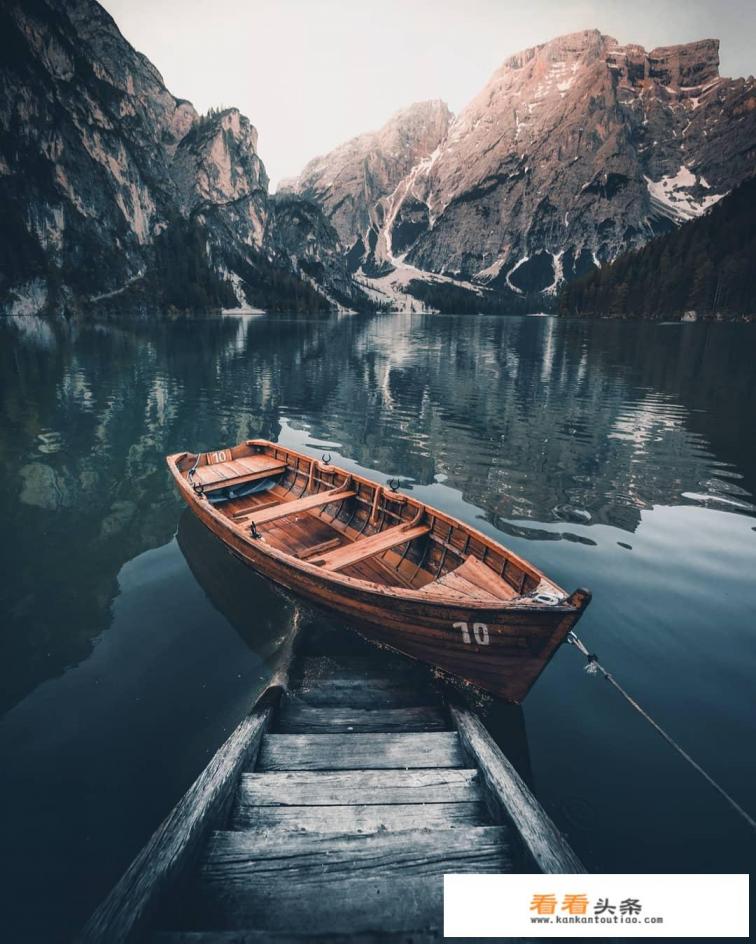 要么旅游，要么读书，身体和心灵总要有一个在路上，你怎么理解呢