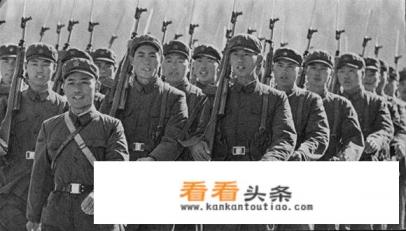 电影《芳华》近日热映，引起很多人父母一代的青春回忆，近年很多怀旧类型的电影大受欢迎，有哪些原因呢