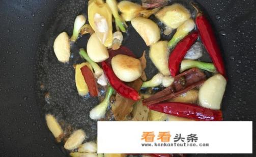 红烧猪蹄家常做法加什么配菜