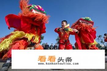 元宵节会有不同的人组成小型狮舞团轮番在沿街商铺讨红包，至少50元一户，你怎么看