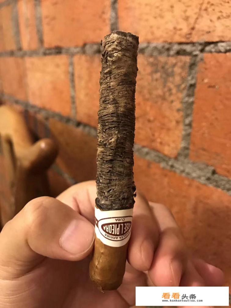 有人说雪茄持灰，香烟持灰是一种轻松开心的挑战游戏，你怎么看