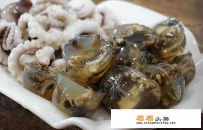 福建省泉州传统的小吃安海土笋冻里像虫子的是什么东西