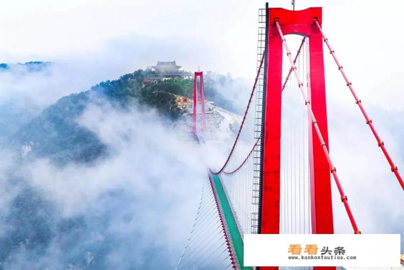 我从乌鲁木齐市自驾出发，目的地是青岛，沿途旅游，线路该怎么走