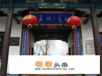 母亲岁数大了想带她出去转她腿不好景区都是大山，去哪玩合适呢