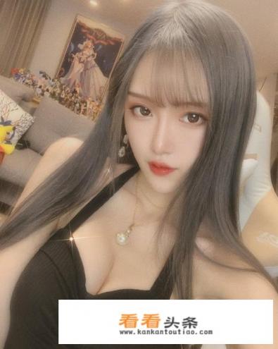 LOL解说腐团儿玩恐怖游戏，直播效果十足，吓得差点走光，你有何看法