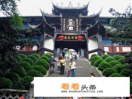 西安到成都自驾路好走吗？请给我推荐一款吃住行攻略好吗