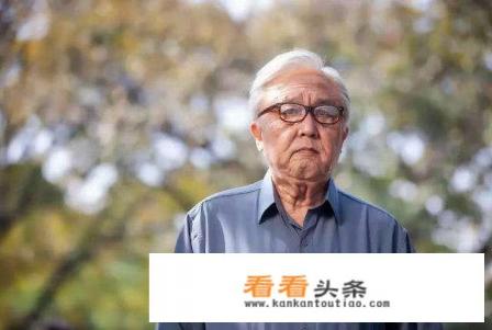 《老师好》成票房黑马，吴京等明星客串为何于谦不宣传