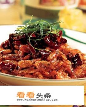 上海名菜“油爆虾”是怎么 *** 的