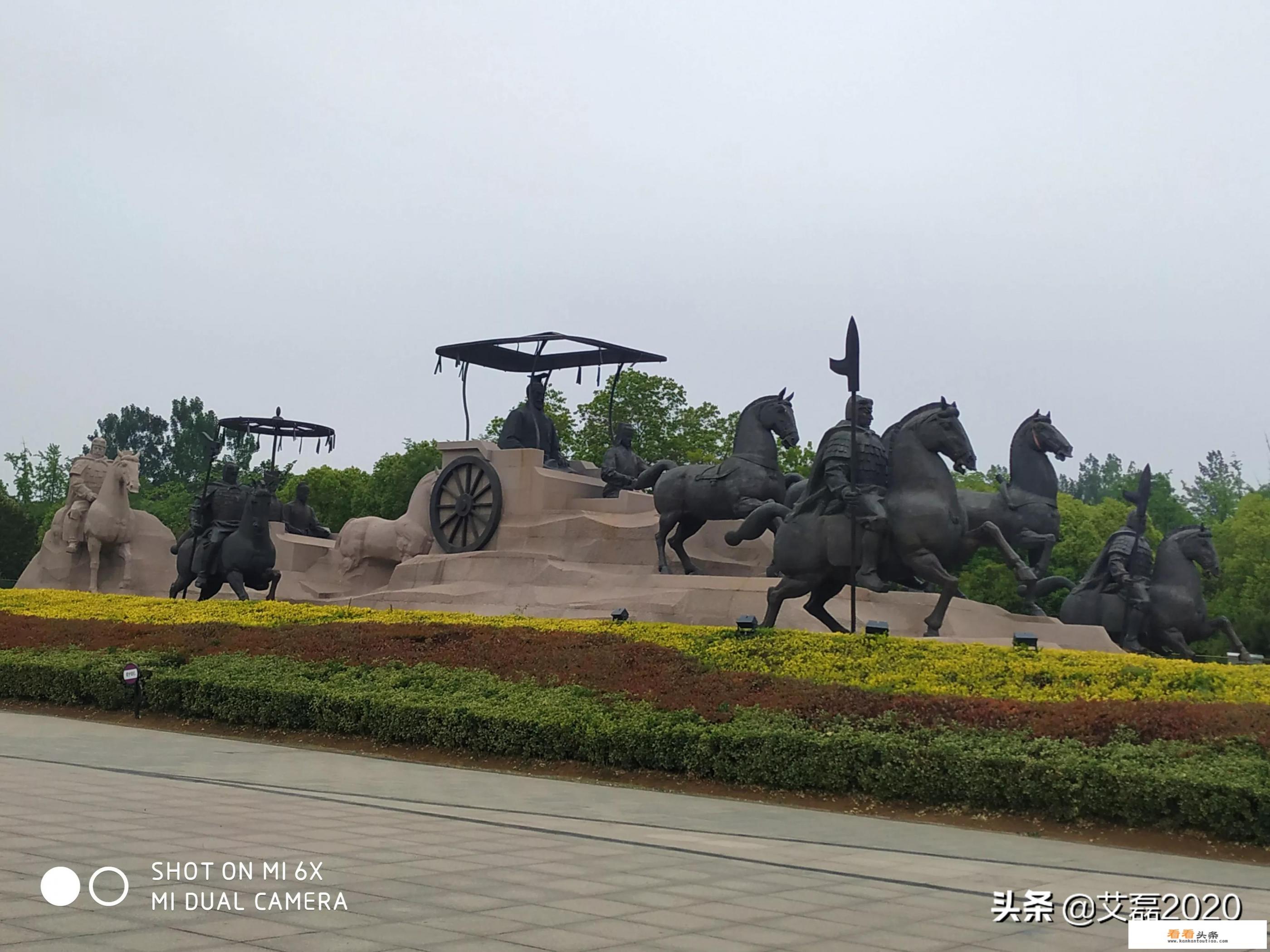 旅行跟拍摄影师大概多少钱呢，就跟着一起各地旅游的那种