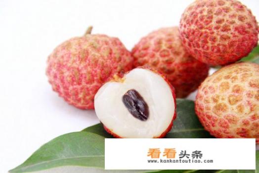 现在农村大量荔枝上市了，干荔枝和新鲜荔枝哪个营养价值更高、功效更多