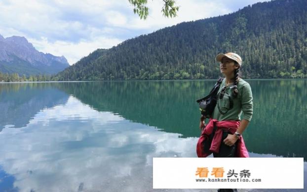 自驾去 *** ，路边向你招手的美女你愿带吗