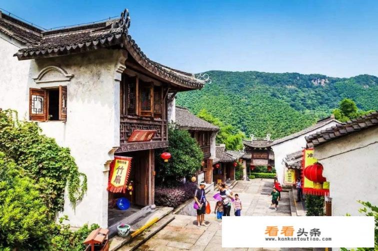 旅游范围江浙沪，时间两天，有推荐的旅游路线和地点吗