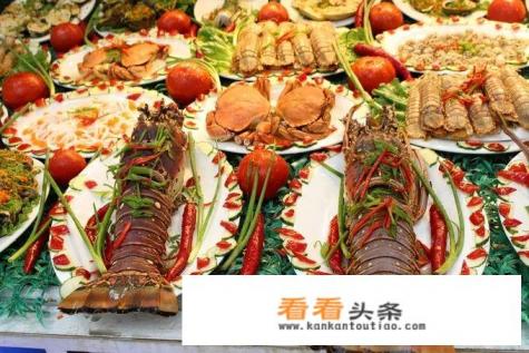 去厦门旅游，在中山路的酒店入住，五缘湾帆船、沙坡尾、曾厝垵和环岛路这几个景点的一日 *** 程应该如何安排？有哪些旅游攻略