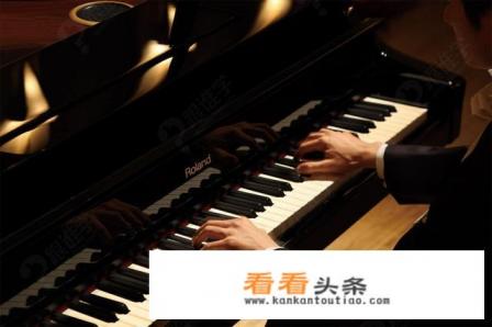当在外面找的音乐学院钢琴教授和艺术高中的钢琴老师在同一首曲子上处理相矛盾，怎么办