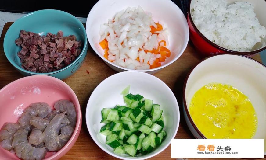 虾仁蛋炒饭怎么做的美味可口 虾仁蛋炒饭怎么做的美味可口