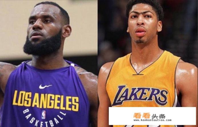 赛后,詹姆斯第一时间找到戴维斯拥抱致意,并耳语片刻,你认为他们聊了什么 赛后,詹姆斯第一时间找到戴维斯拥抱致意,并耳语片刻,你认为他们聊了什么