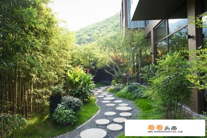 带女友一起外出旅游住宿怎么办 带女友一起外出旅游住宿怎么办