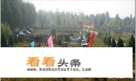 一部逃亡类的电影,里面讲述很多人生活在一个类似于真实世界的假世界里,里面会下雨打雷,唯独没有太阳 一部逃亡类的电影,里面讲述很多人生活在一个类似于真实世界的假世界里,里面会下雨打雷,唯独没有太阳