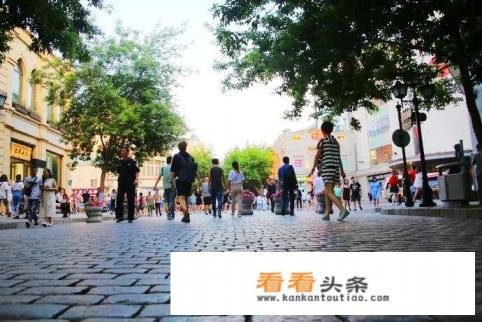 月底想从长沙去漠河，到底是先玩哈尔滨再去漠河还是先去漠河，回头玩了其他景区再回哈尔滨玩比较好呢