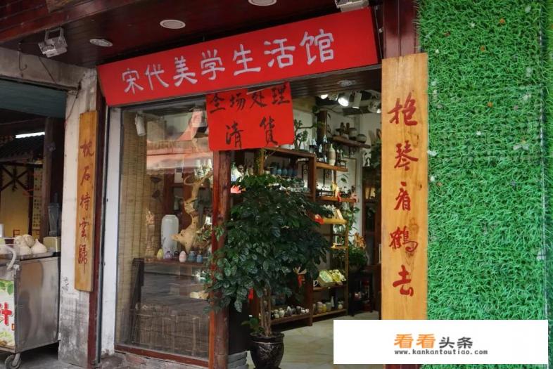 在阳朔西街旅行,纪念品店老板以不许拍照为由要求支付20元钱,你怎么看 在阳朔西街旅行,纪念品店老板以不许拍照为由要求支付20元钱,你怎么看