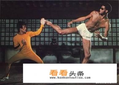 在欧美电子游戏里，为什么中国角色都会功夫