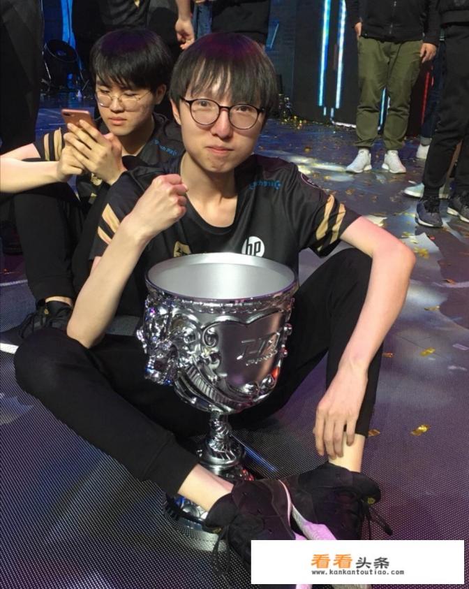 MXLG成“祖安贵族”,被小天连抢3条大龙,气得一秒5喷!MLXG和小天谁更强 MXLG成“祖安贵族”,被小天连抢3条大龙,气得一秒5喷!MLXG和小天谁更强