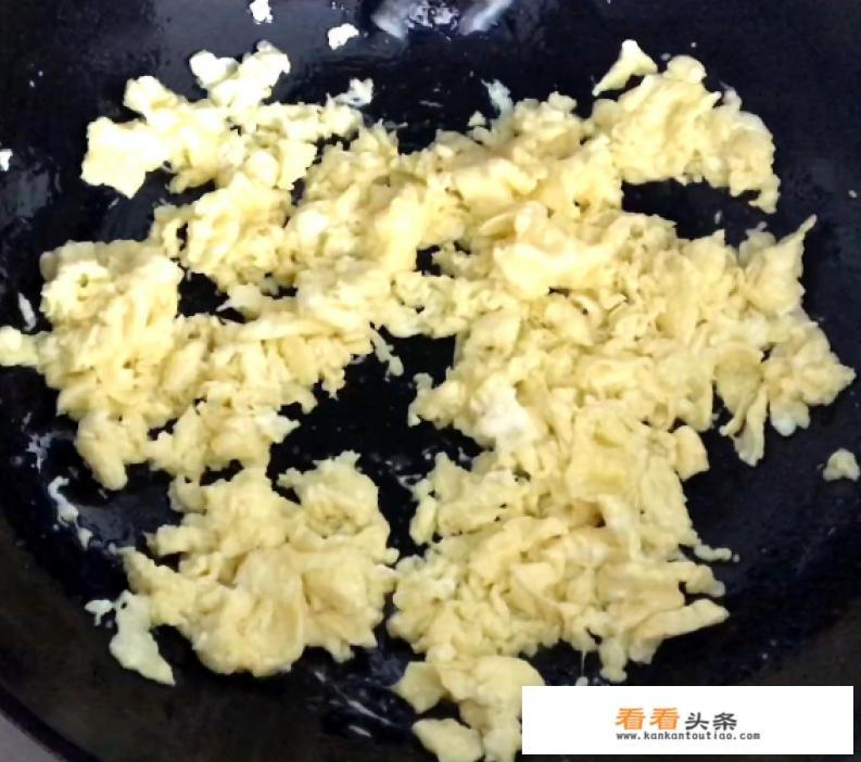 韭菜鸡蛋馅包子的做法 韭菜鸡蛋馅包子的做法