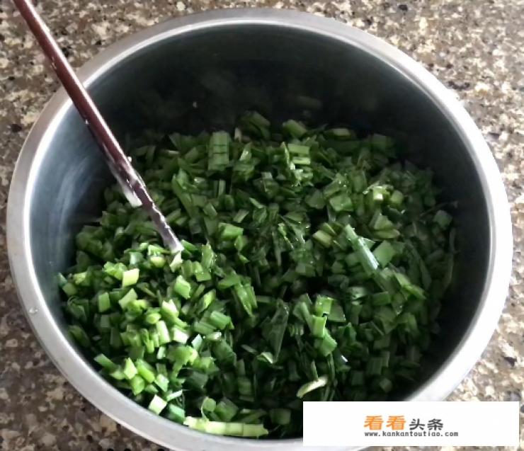 韭菜鸡蛋馅包子的做法 韭菜鸡蛋馅包子的做法