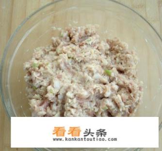 狮子头的家常做法 狮子头的家常做法