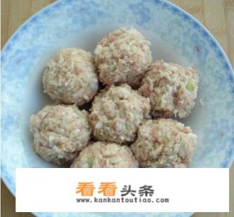 狮子头的家常做法 狮子头的家常做法