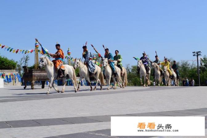 想去草原旅游，能否推荐几个好去处