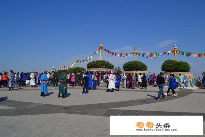 想去草原旅游，能否推荐几个好去处