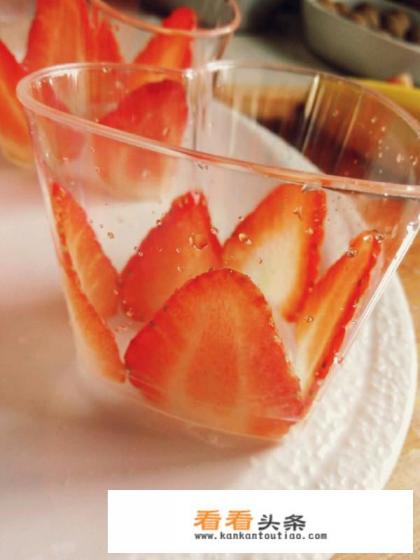 草莓慕斯蛋糕的家常做法