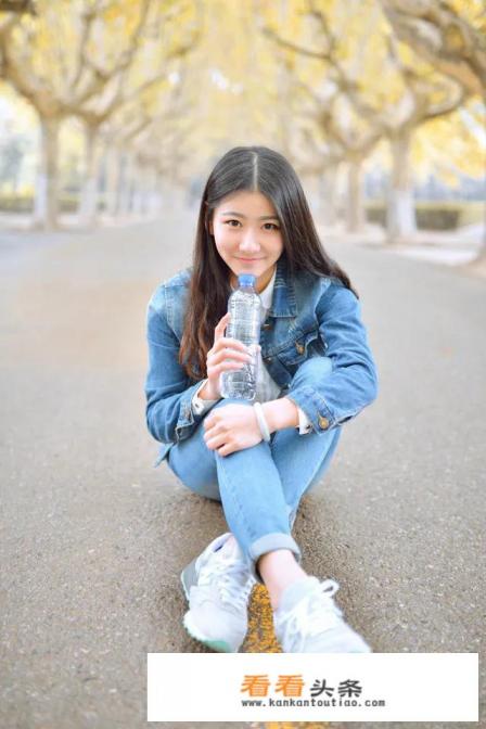 为什么现在头条有女的随便发几句话，贴张照片，评论就一大堆