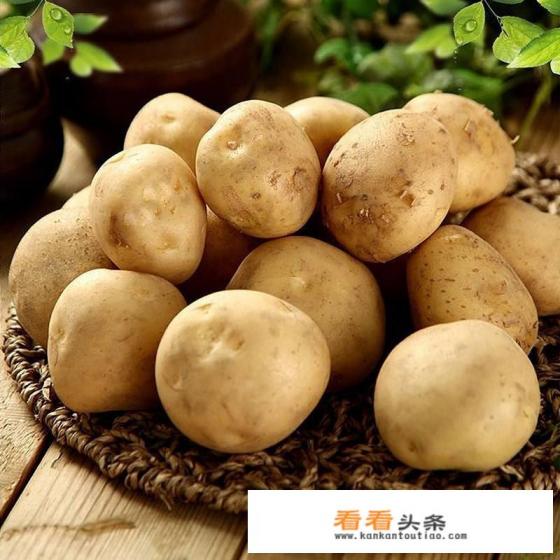 菜市场有的土豆裹了一层红土是怎么回事 菜市场有的土豆裹了一层红土是怎么回事